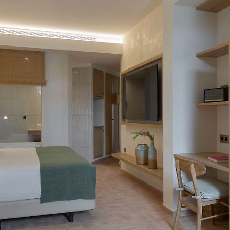Cala San Miguel Ibiza Resort, Adults Only, Curio Collection By Hilton Port de Sant Miguel Ngoại thất bức ảnh Deluxe Room