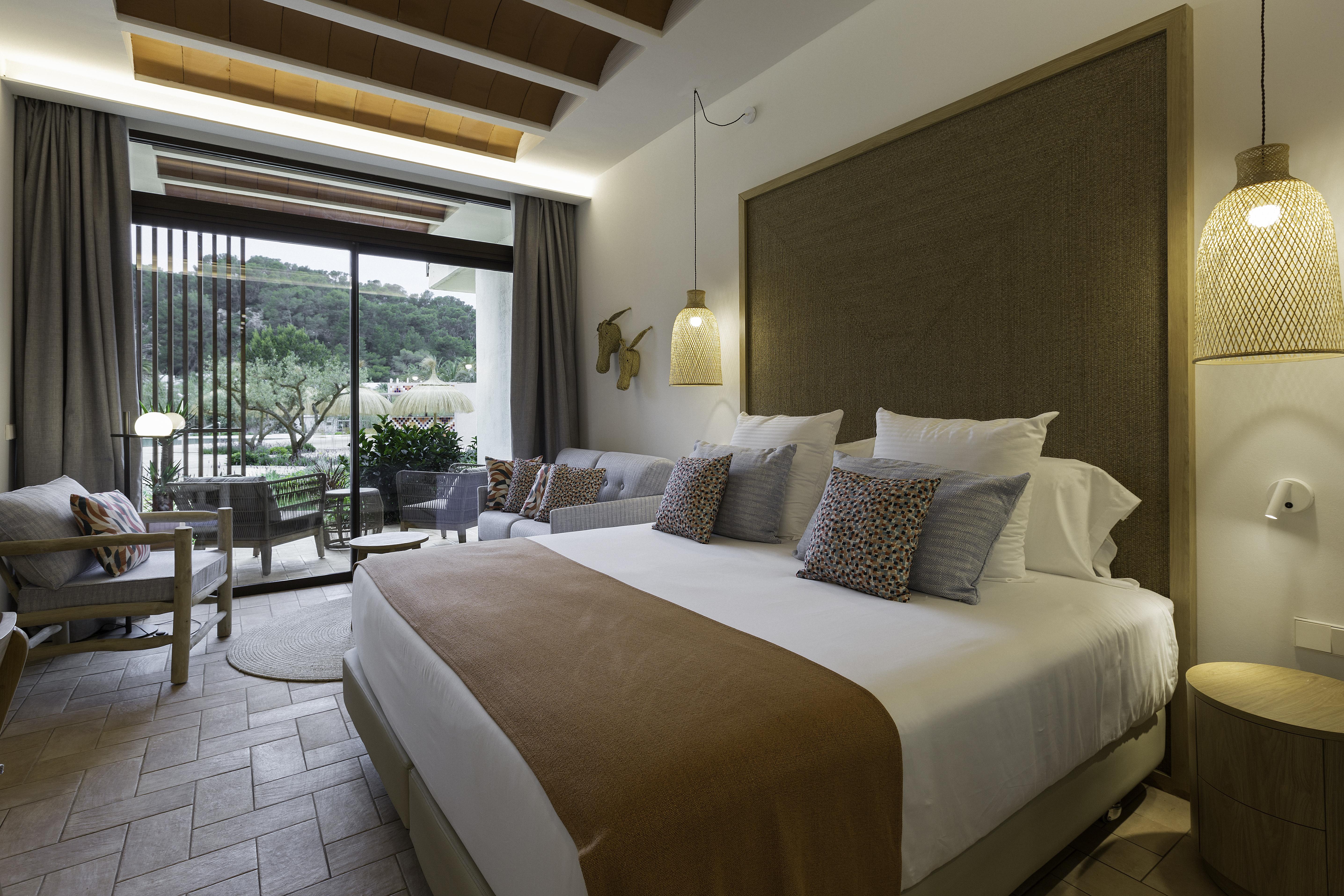 Cala San Miguel Ibiza Resort, Adults Only, Curio Collection By Hilton Port de Sant Miguel Ngoại thất bức ảnh Deluxe Room
