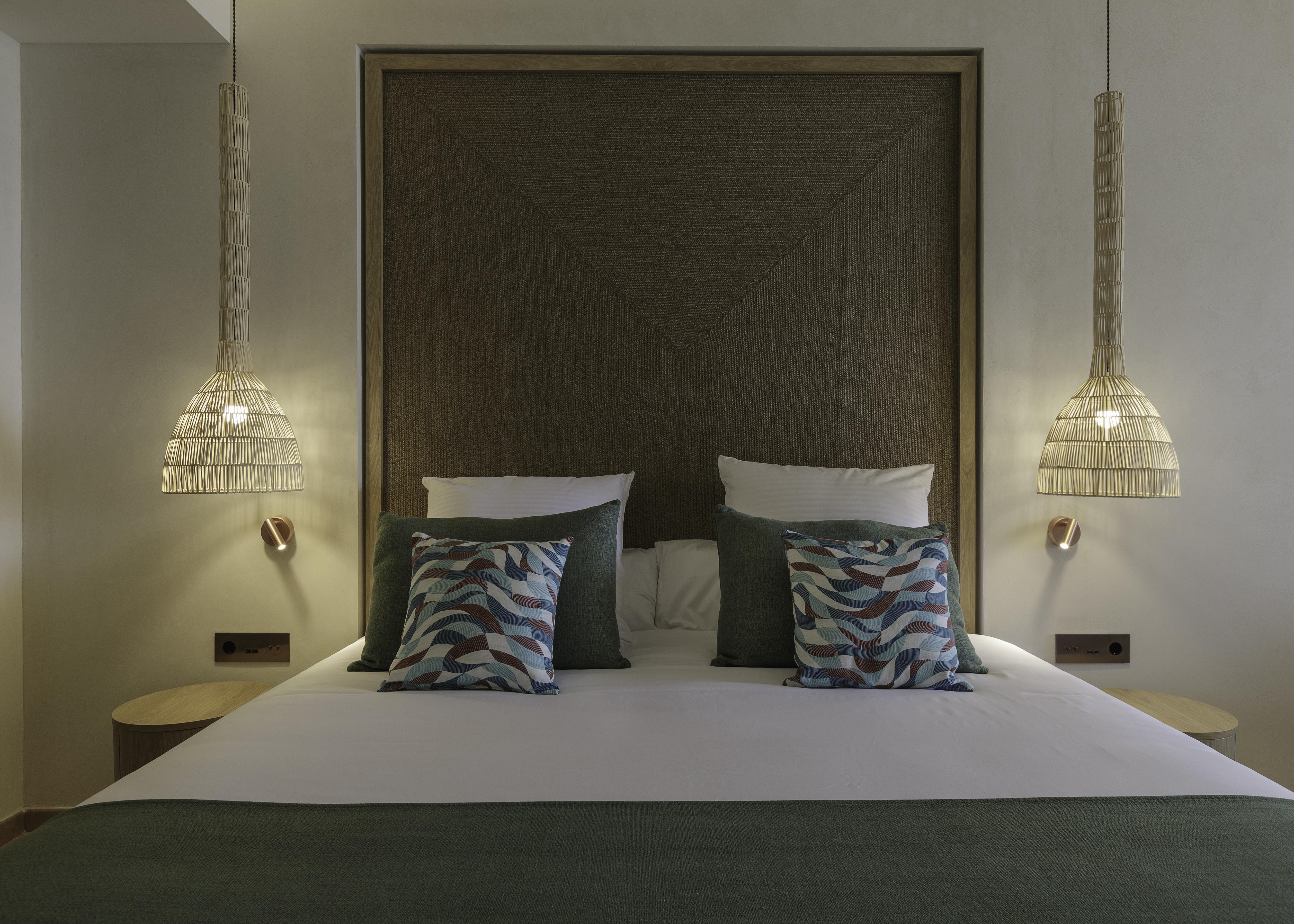 Cala San Miguel Ibiza Resort, Adults Only, Curio Collection By Hilton Port de Sant Miguel Ngoại thất bức ảnh A bedroom at the hotel