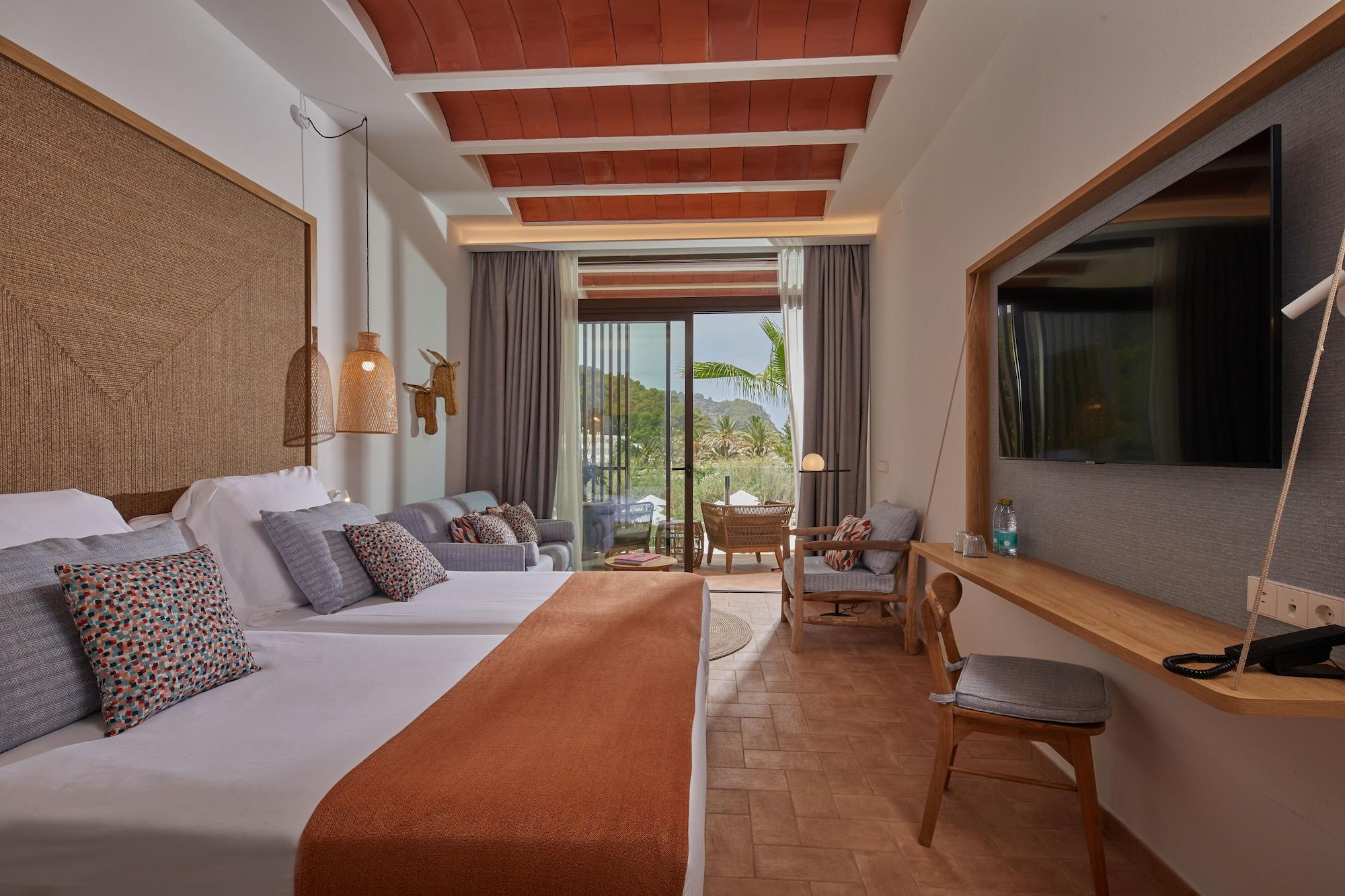 Cala San Miguel Ibiza Resort, Adults Only, Curio Collection By Hilton Port de Sant Miguel Ngoại thất bức ảnh Deluxe room