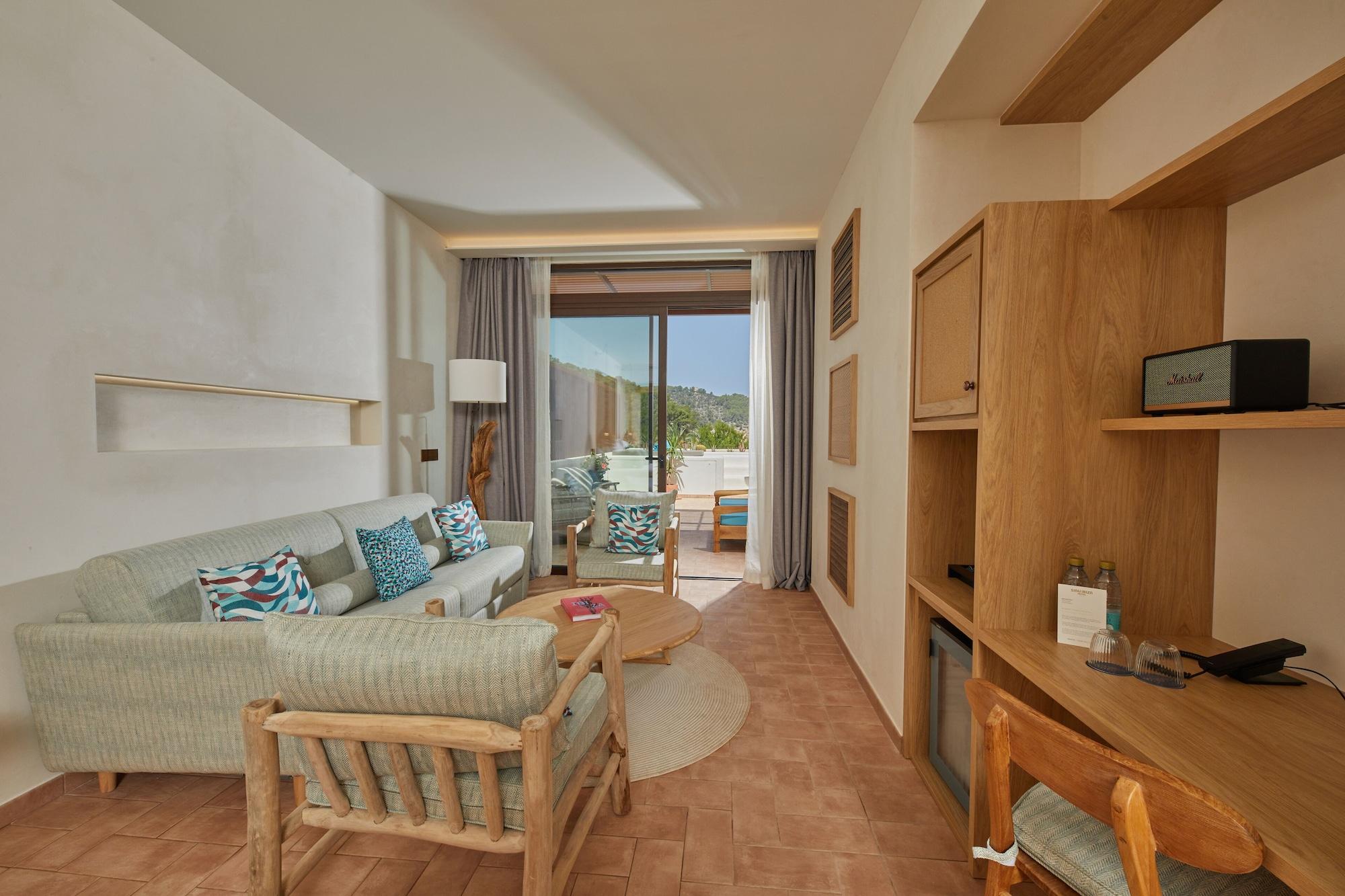Cala San Miguel Ibiza Resort, Adults Only, Curio Collection By Hilton Port de Sant Miguel Ngoại thất bức ảnh A room at the hotel