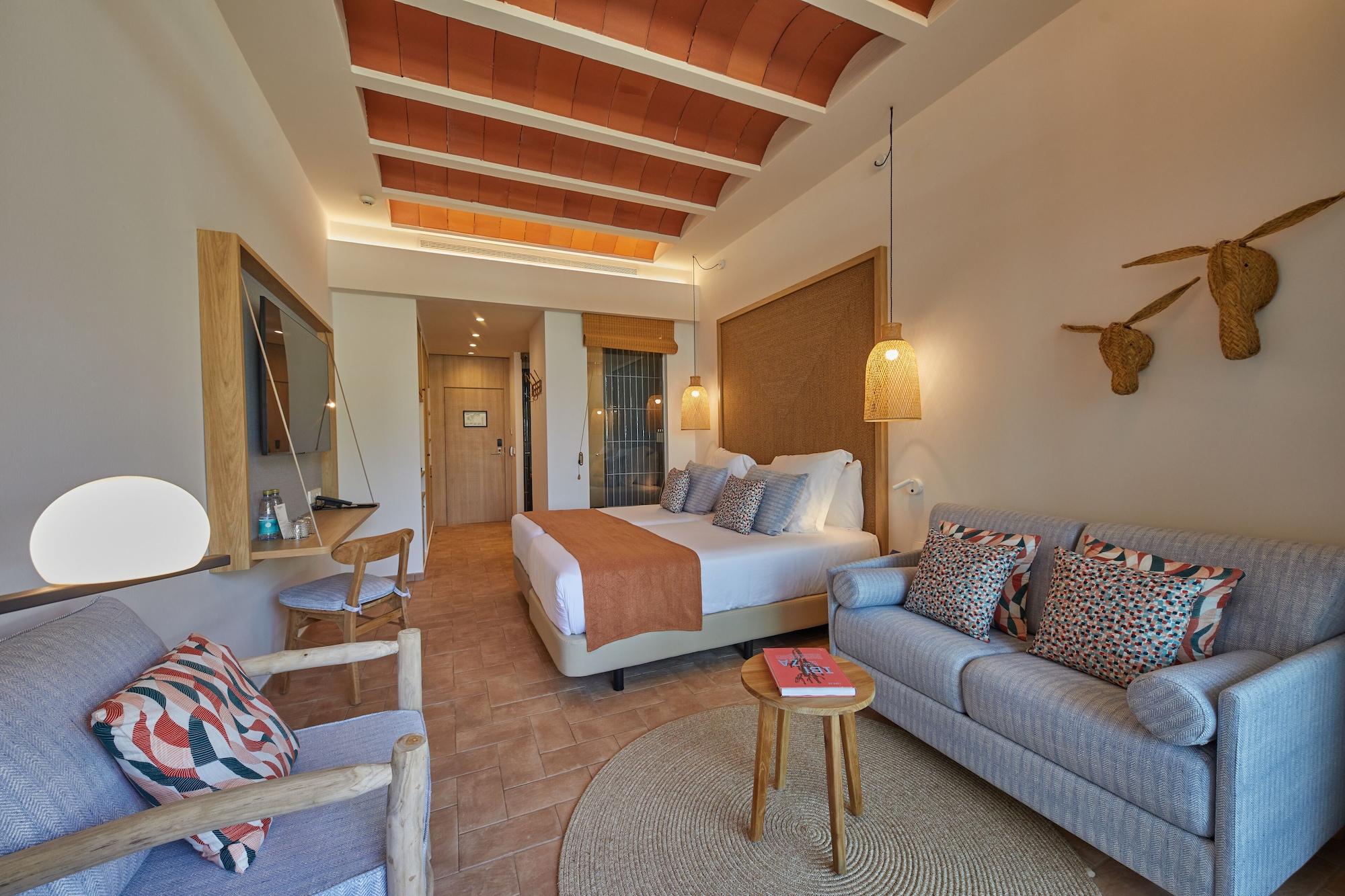Cala San Miguel Ibiza Resort, Adults Only, Curio Collection By Hilton Port de Sant Miguel Ngoại thất bức ảnh Deluxe Room