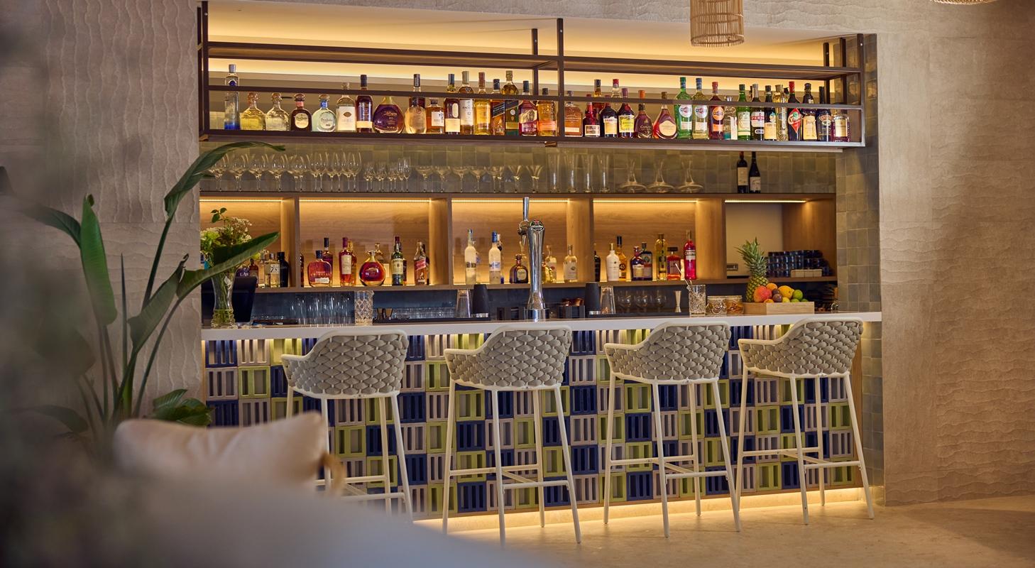 Cala San Miguel Ibiza Resort, Adults Only, Curio Collection By Hilton Port de Sant Miguel Ngoại thất bức ảnh The bar at the hotel